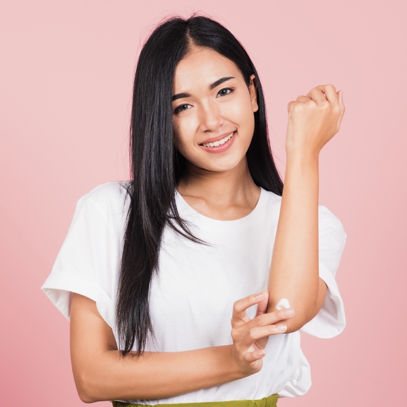 أهم النصائح اليومية للتخلص من خشونة الأكواع وتنعيمها في الشتاء