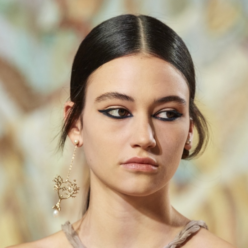 رسمات حواجب دائرية أجدد صيحات شتاء 2022