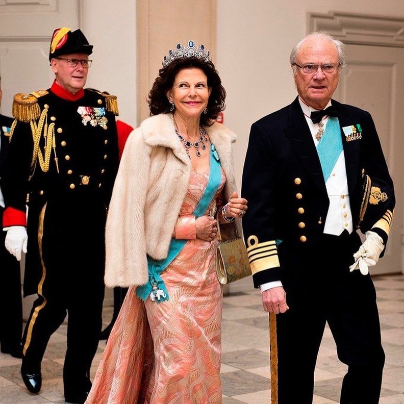 ملك وملكة السويد يتلقيان الجرعة الثالثة من لقاح كورونا