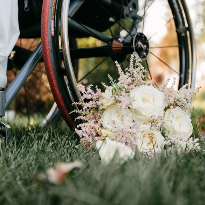 shutterstock_عروس تطلب عدم ظهور زوج شقيقتها القعيد في صور الزفاف