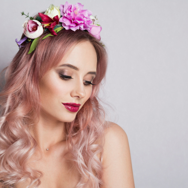 أروع التصفيفات بألوان الباستيل للعروس الجريئة