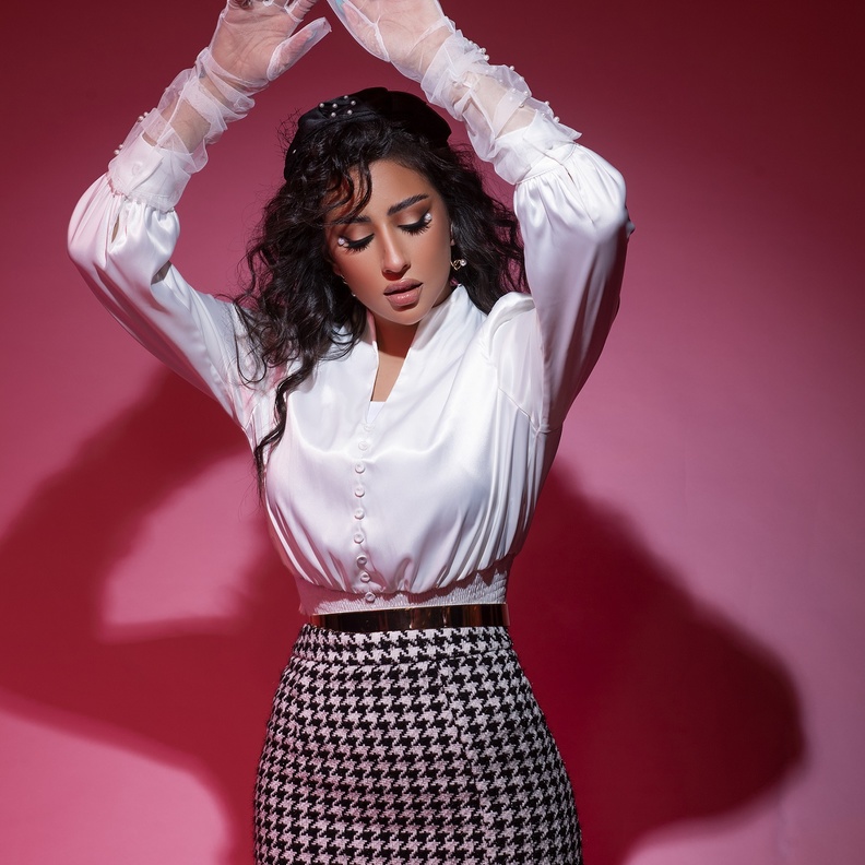 حوار مجلة "هي" مع الممثلة فرح الهادي