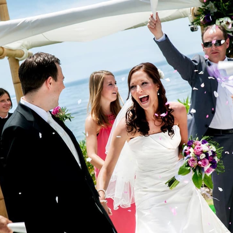 عروس تثير الجدل بسبب تخطيطها لاستخدام "كونفيتي" قابل للأكل في زفافها