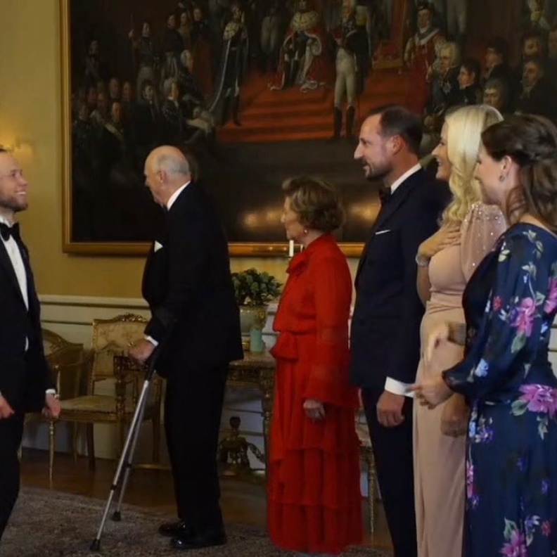 ملك وملكة النرويج يستضيفان مأدبة عشاء رسمية للرياضيين النرويجيين