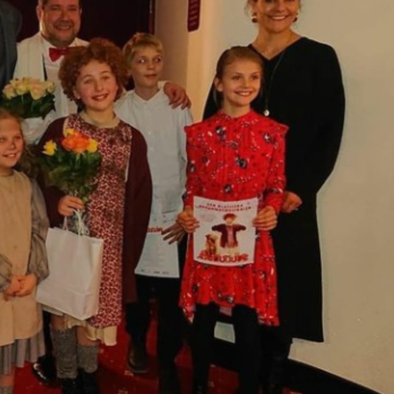 الأميرة فيكتوريا والأميرة استل تشاهدان المسرحية الموسيقية "آني" على مسرح إنتيمان