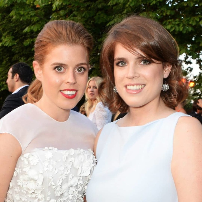 الأميرة يوجين تنشر صور مدرسية لها دعما لقضية خيرية هامة