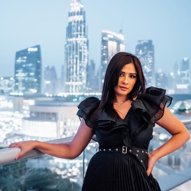 ياسمين عبد العزيز 