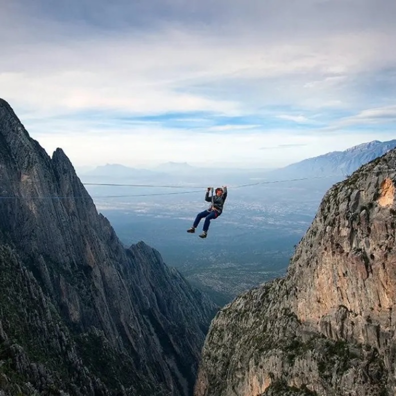 متاهة جبل جيس.. تجربة لا مثيل لها لعشاق المغامرة والتشويق بالإمارات