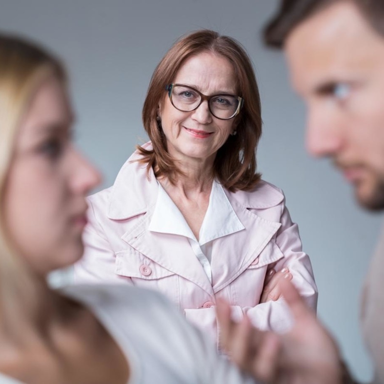 اسباب تدخل اهل الزوج في الحياة الزوجية وأهم الحلول