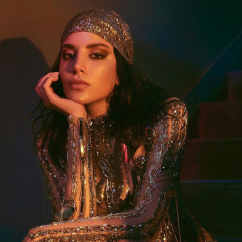 اطلالات رسمية للصبايا مستوحاة من سنتيا صموئيل