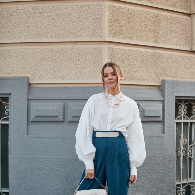 اطلالات في البنطلون الواسع لمختلف مناسبات شتاء 2022