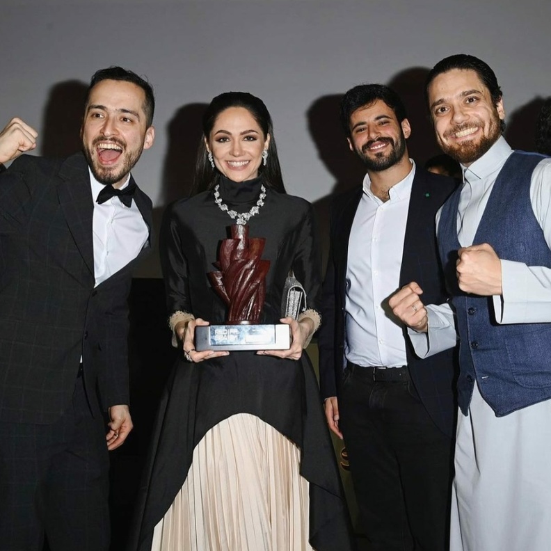 تعرفوا على الفنانة "سُمية رضا" بطلة فيلم "تمزُّق" الفائز بجائزة أفضل فيلم سعودي في مهرجان البحر الأحمر