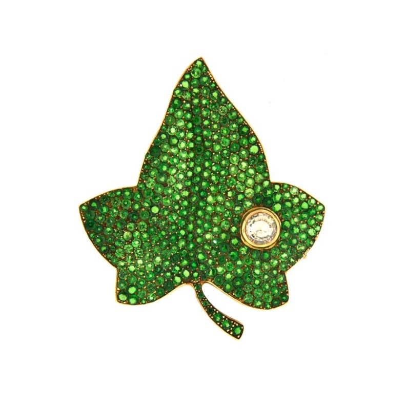 بروش عقيق Garnet and Jubilee Diamond Leaf من Simon Teakle