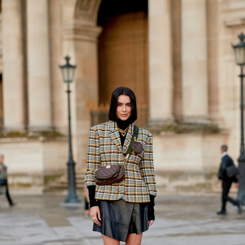 موديلات تنانير قصيرة لاطلالة مميزة في شتاء 2022