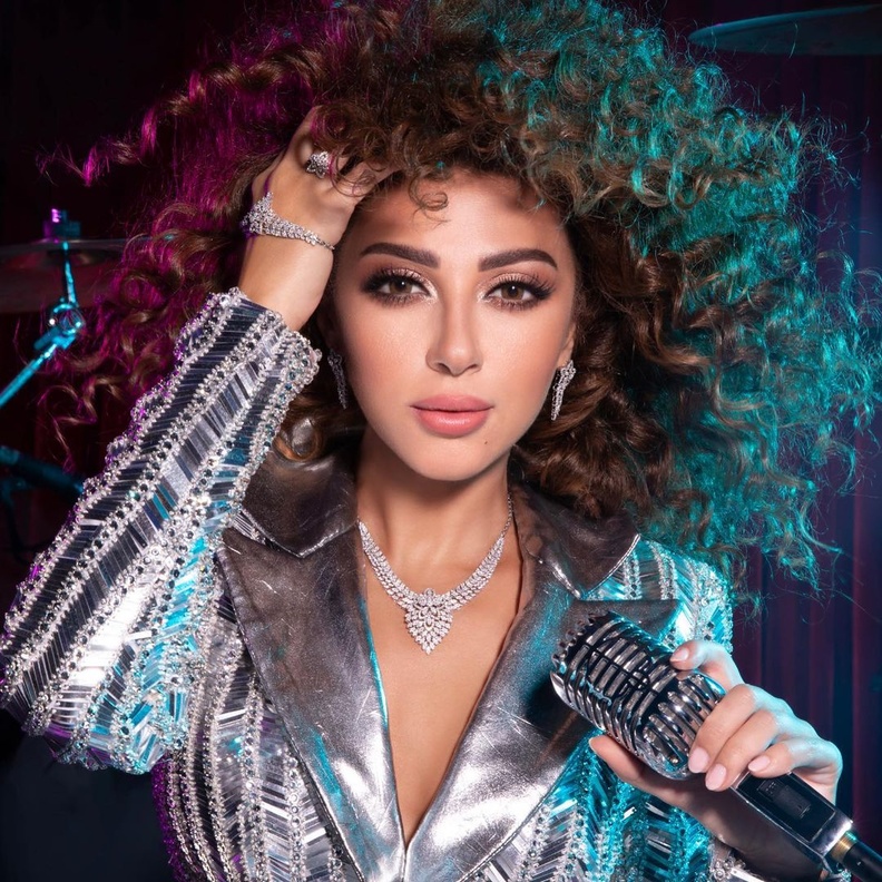 تصاميم قلادات ماسية للعروس من وحي ميريام فارس من دار Lazurde