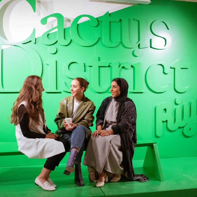 رائدة الأعمال السعودية زينب الإبراهيم لـ "هي" : أحب الرياض ولا يمكن أن أكون أكثر سعادة من وجود معرض Cactus District هنا