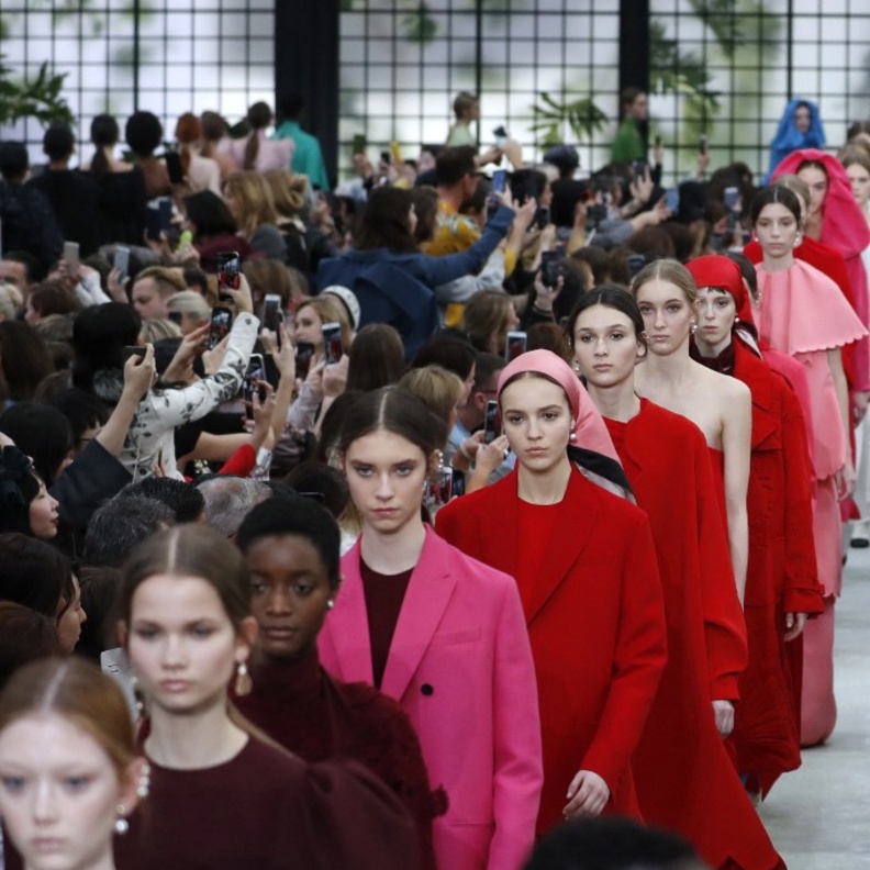 تعتمد دار فالنتينو للازياء سياسة خالية من الفراء بدءا من عام 2022