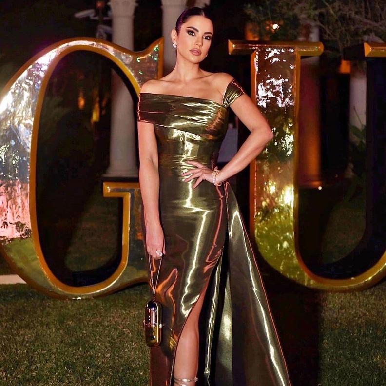 أفكار لتنسيق الصنادل مع فساتين السهرة من وحي اطلالات النجمات 