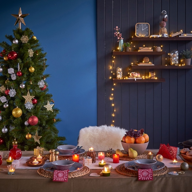 ديكورات موائد الطعام احتفالا بالسنة الجديدة