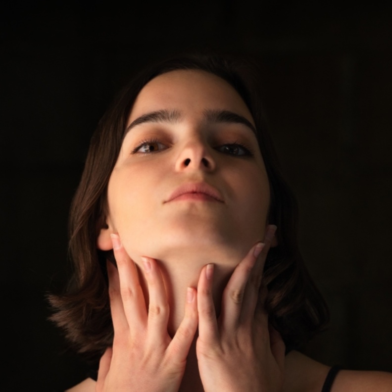 ما الفرق بين الغدة الدرقية والجار درقية