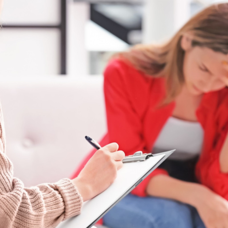 ماهي أسباب التهاب الجلد العصبي ومتى يجب مراجعة الطبيب