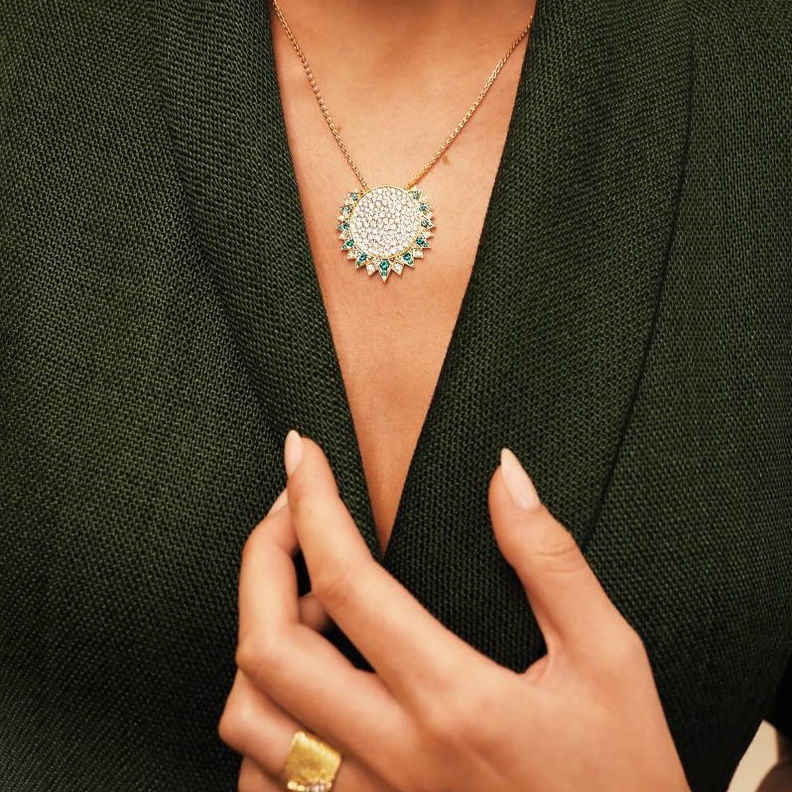 سلاسل ذهب ناعمة لأناقتك في راس السنة