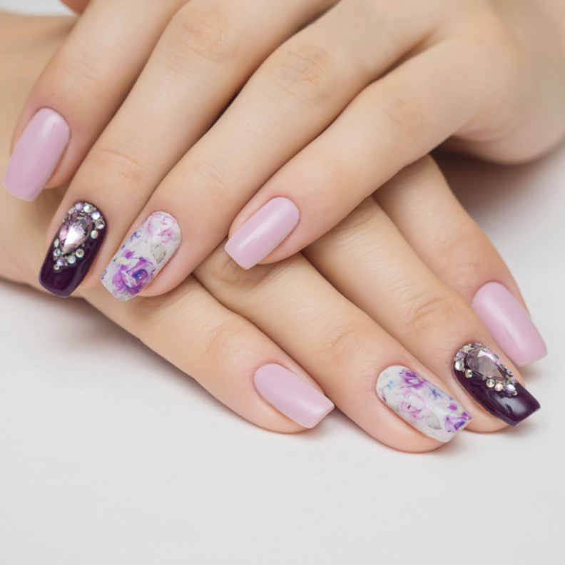 أفكار رسومات أظافر للإحتفال برأس السنة 2022