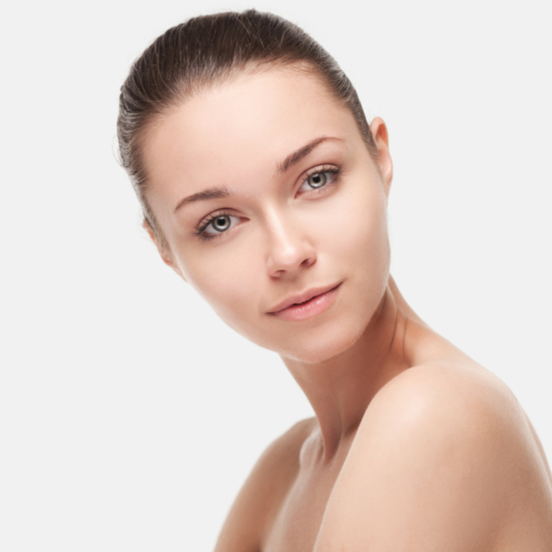 خلطات طبيعية من الطماطم لترطيب وتفتيح البشرة قبل ليلة رأس السنة