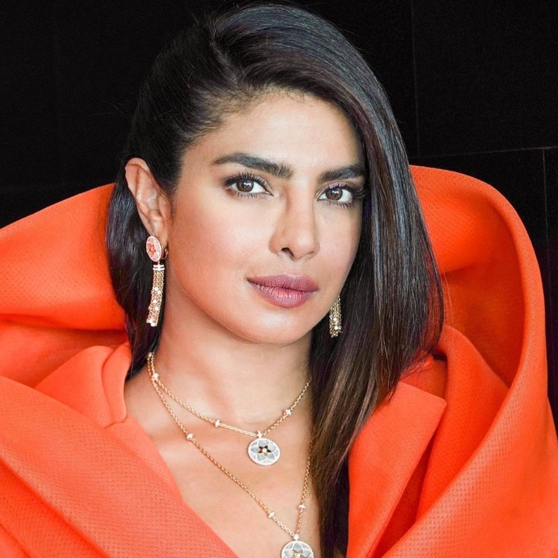 صيحات جمالية التي تألقت بها بريانكا شوبرا عام 2021