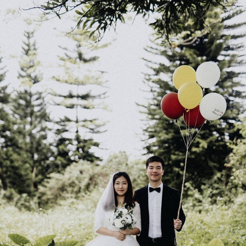 عروس تلغي دعوة صديقة طفولتها إلى حفل زفافها