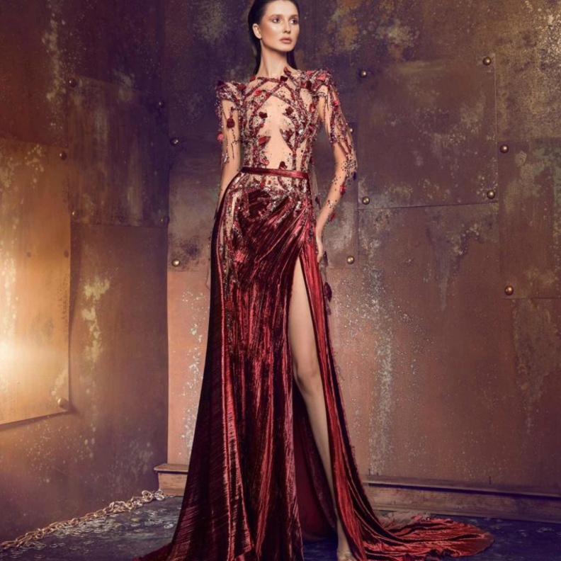 موديلات فساتين خطوبة مخملية لخريف وشتاء 2022