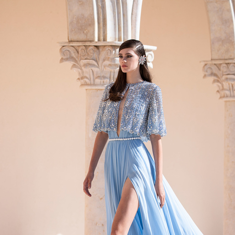 فساتين خطوبة مع كاب قصير انستقرام@georgeshobeika