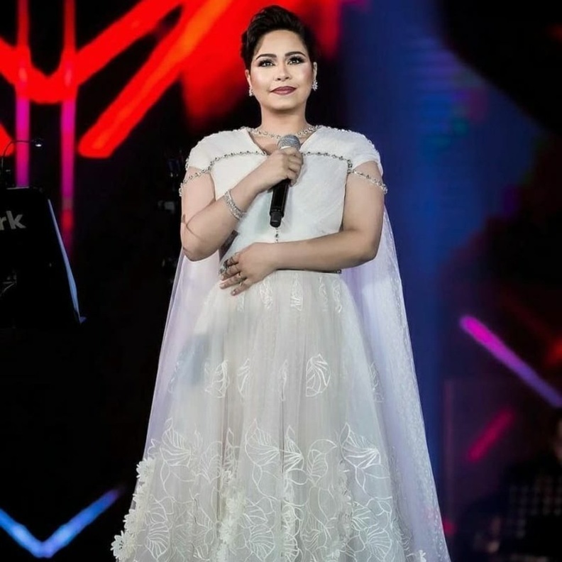 فساتين خطوبة ملفتة بالابيض @sherine