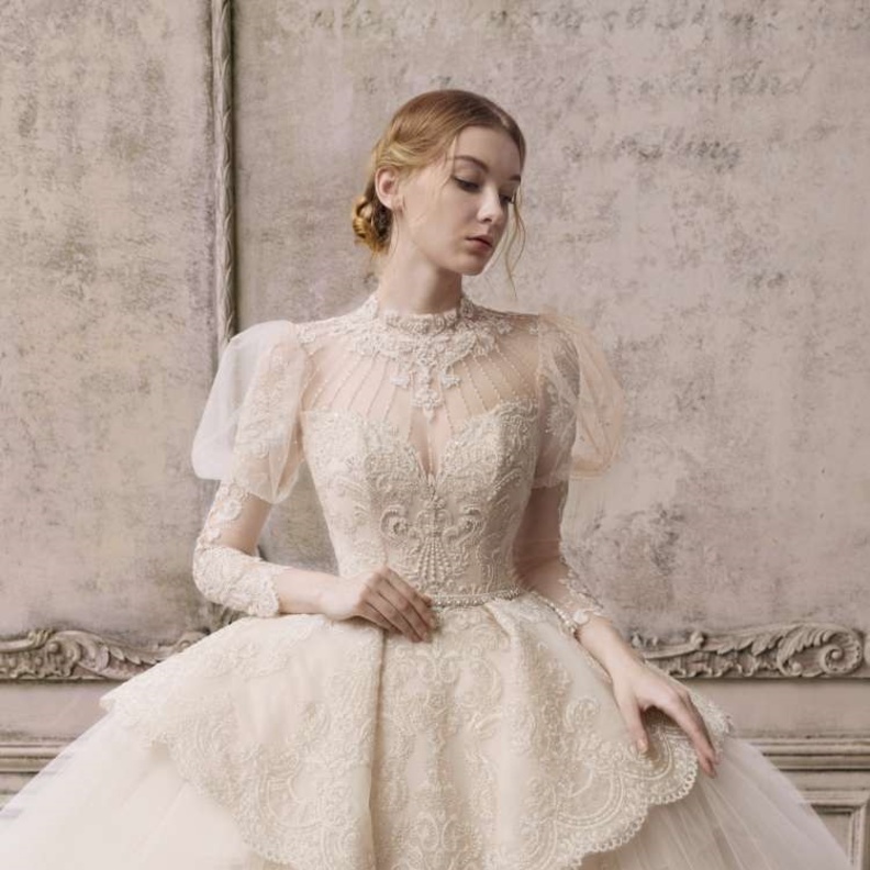 فساتين زفاف محتشمة@jimmychoo