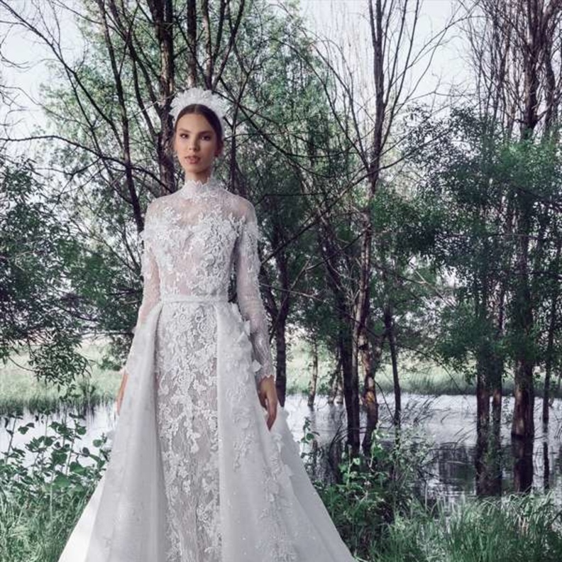 فساتين زفاف مع ياقة عالية@tonyward