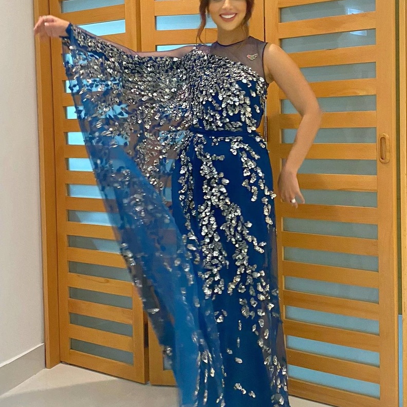 فساتين سهرة مرصعة لحفلات رأس السنة 2022 من وحي النجمات