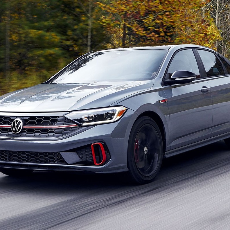 فولكس فاغن تعيد تصميم Jetta