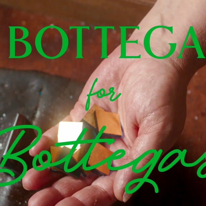 قررت دار Bottega Veneta الإحتفال بالمجتمع الغني بمتاجر صغيرة فاخرة في إيطاليا