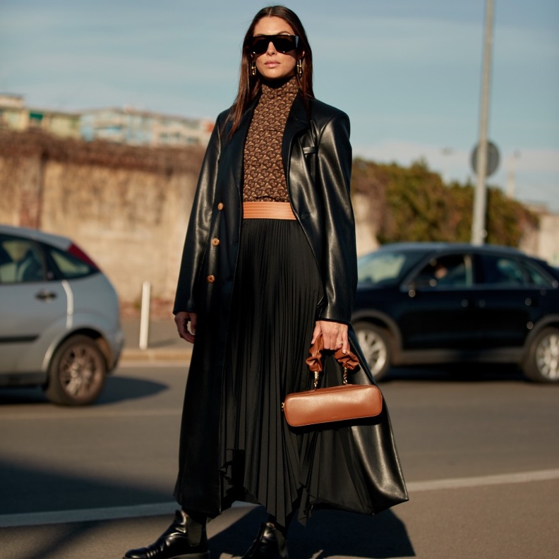 أفكار أنيقة لتنسيق التنانير في اطلالات شتاء 2022