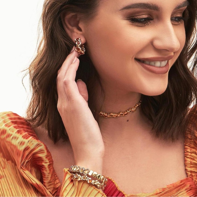 مجوهرات روّية- فاطمة الظاهري  الصورة من  صفحة العلامة على انستغرام