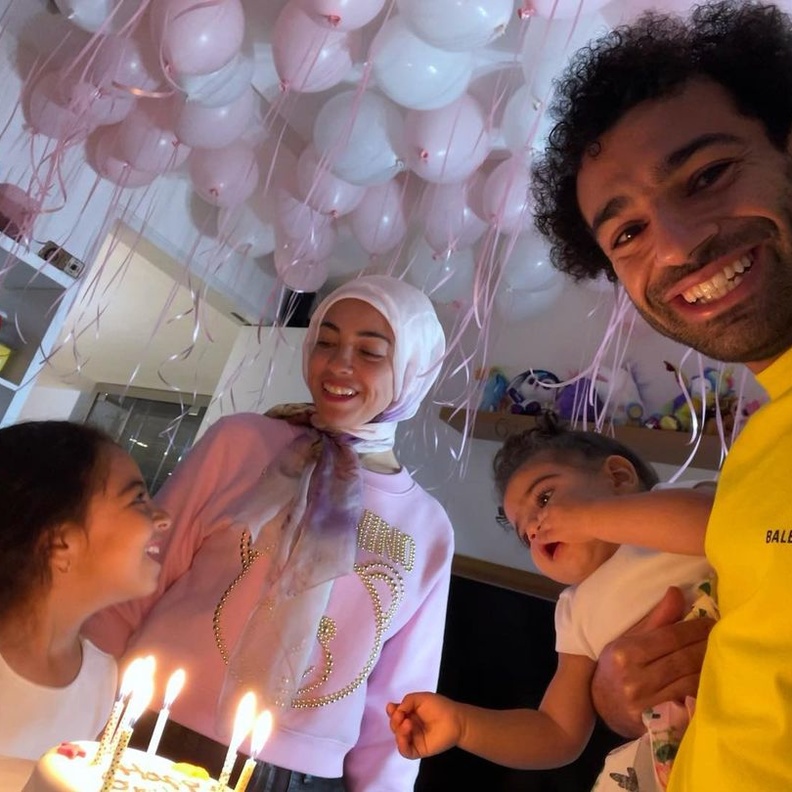 محمد صلاح تزوج من حب طفولته - انستغرام محمد صلاح