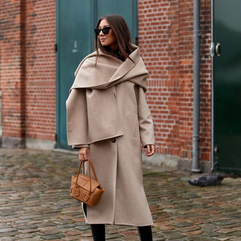 موديلات معاطف ميدي أنيقة للصبايا لشتاء 2022