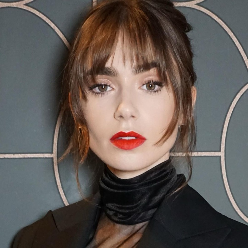 مكياج ليلي كولينز بارز باحمر الشفاه القوي