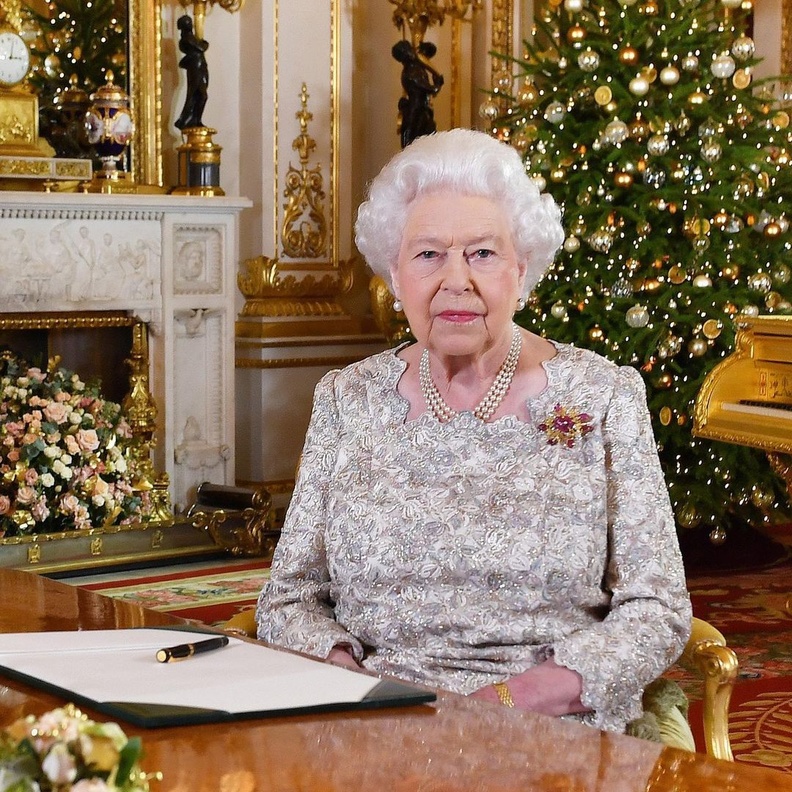 من هم أفراد عائلة الملكة الذين سيزورها في وندسور