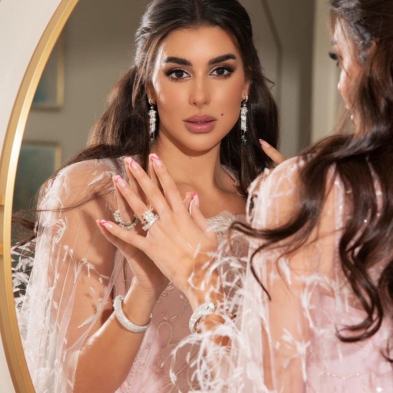 ياسمين صبري بمجوهرات كارتييه Cartier