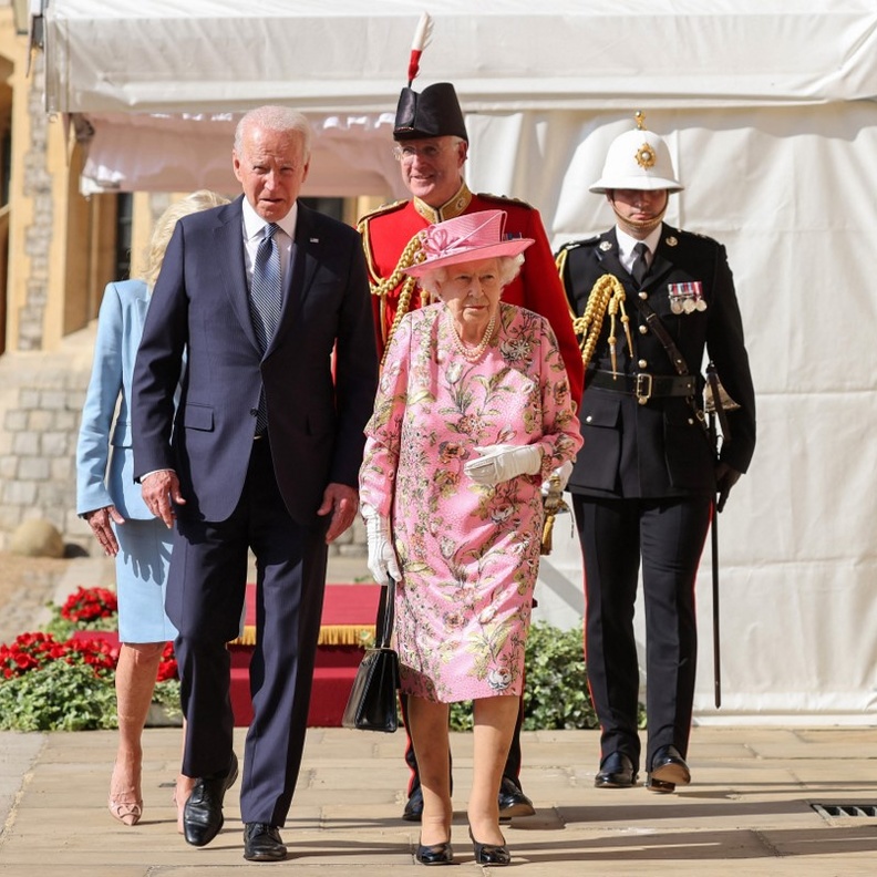 الملكة إليزابيث الثانية تلتقي جو بايدن