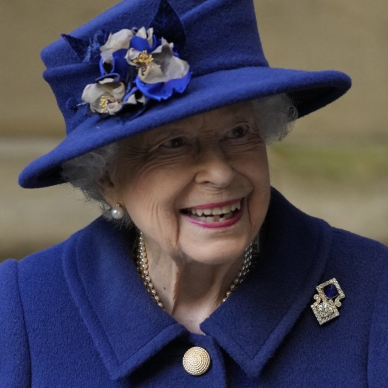 الملكة إليزابيث الثانية ترسل تحية طيبة لرئيسة بربادوس