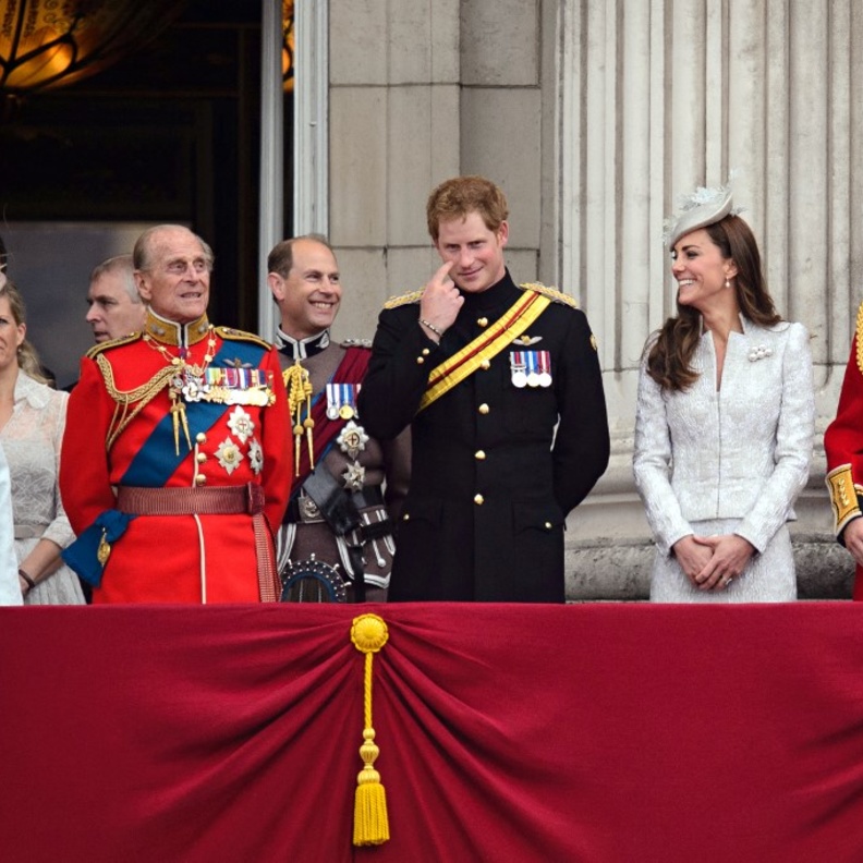 العائلة المالكة البريطانية في قصر باكنغهام