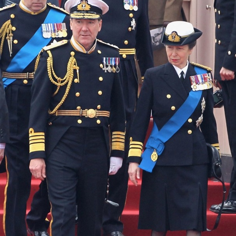 السير تيموثي لورانس زوج الأميرة آن