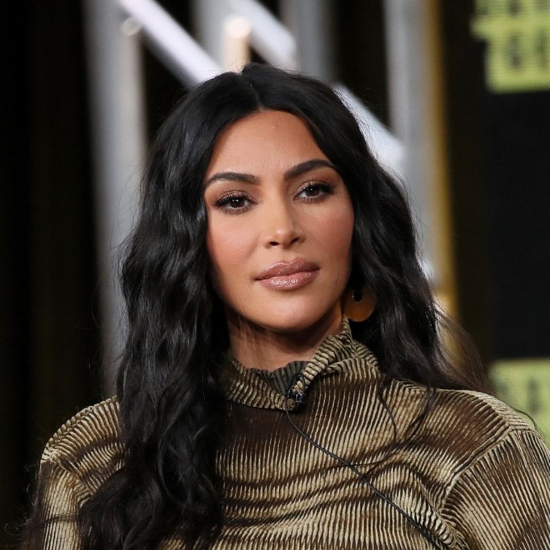 حيل جمالية للحصول على شفاه أكبر ونيود